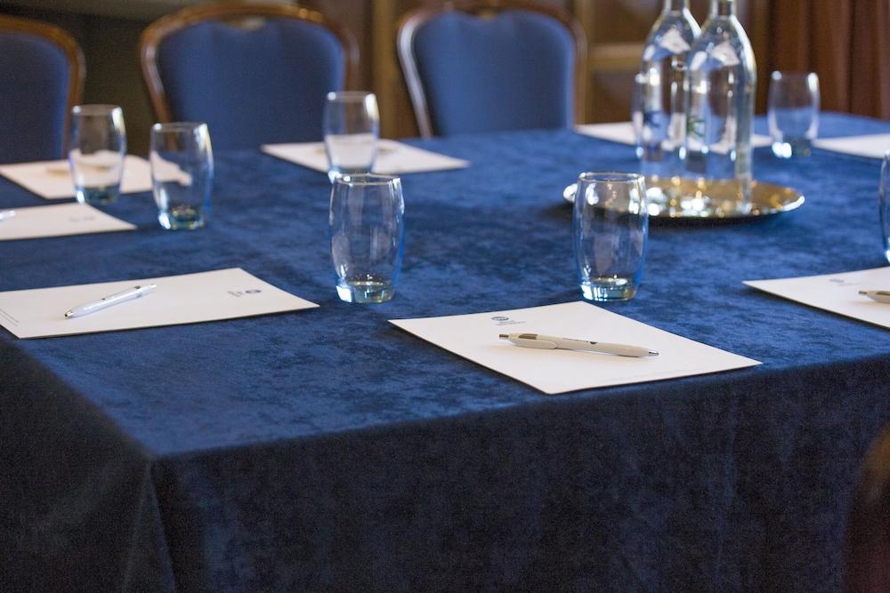 The Birch Hotel Haywards Heath Esterno foto