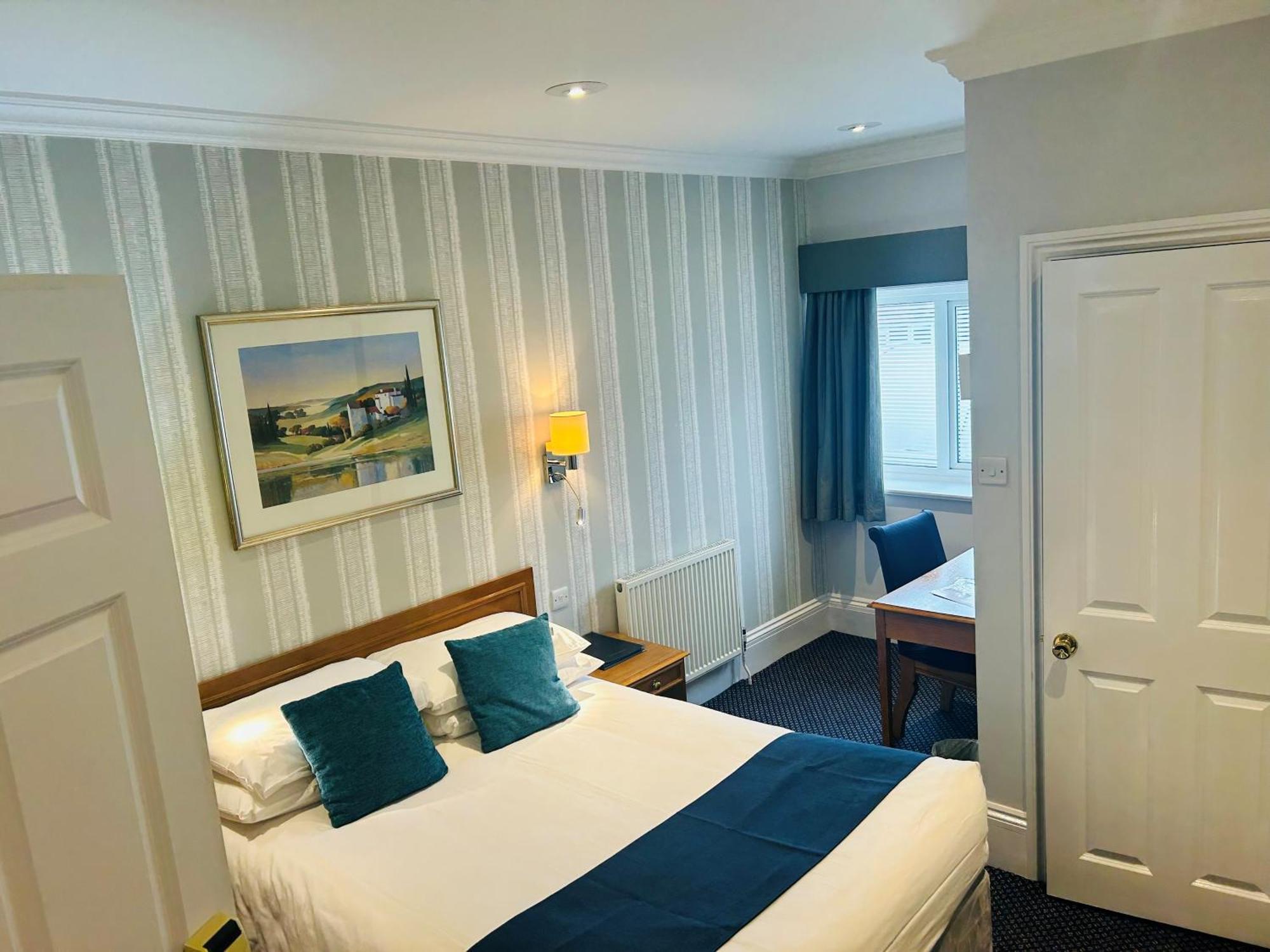 The Birch Hotel Haywards Heath Esterno foto