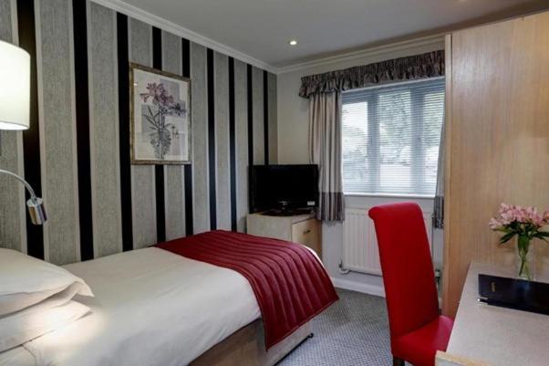 The Birch Hotel Haywards Heath Esterno foto