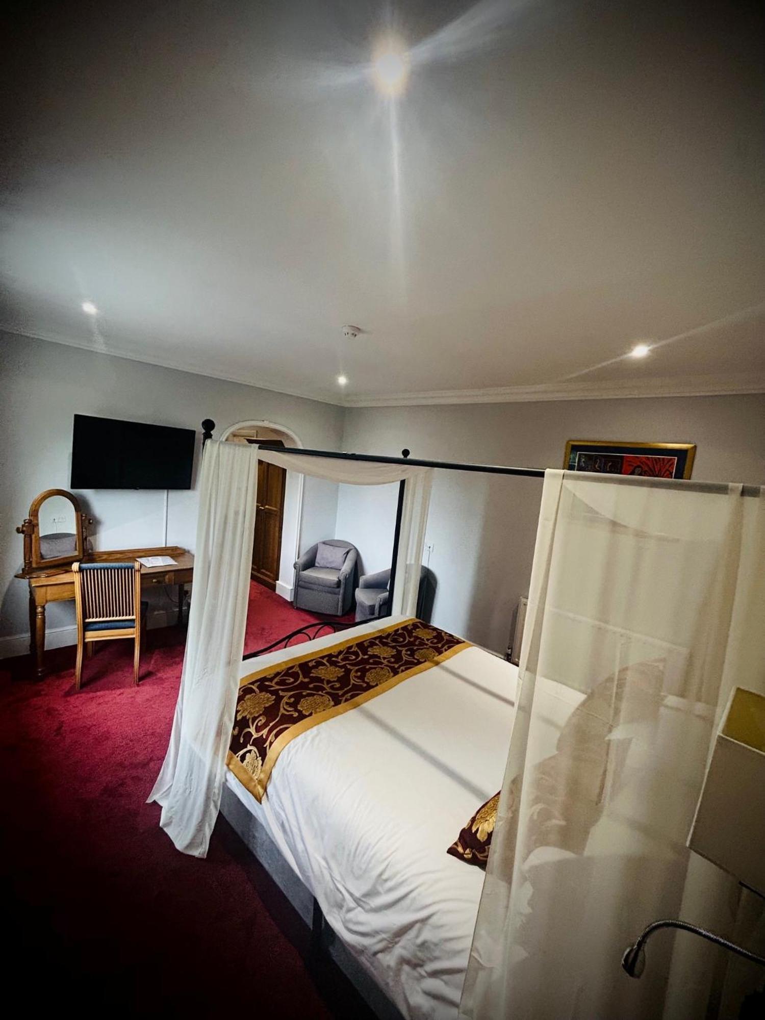 The Birch Hotel Haywards Heath Esterno foto