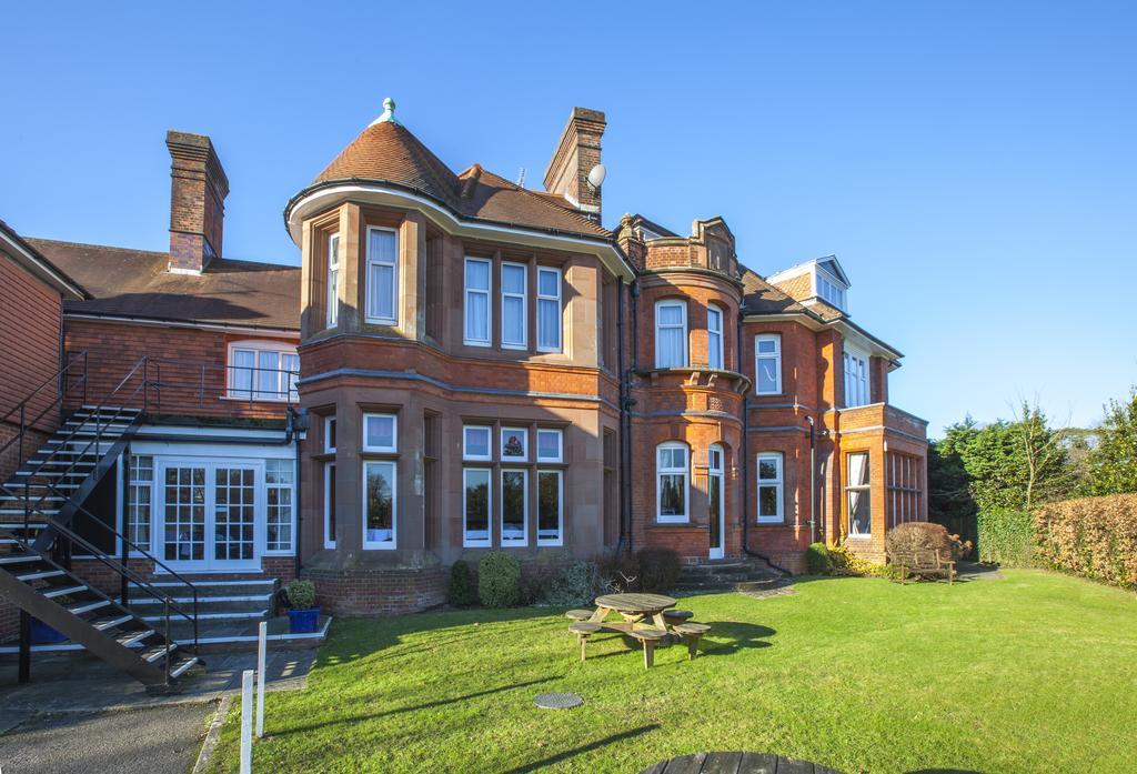 The Birch Hotel Haywards Heath Esterno foto