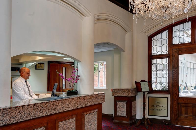 The Birch Hotel Haywards Heath Esterno foto